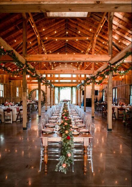 Middle TN wedding reception inside barn