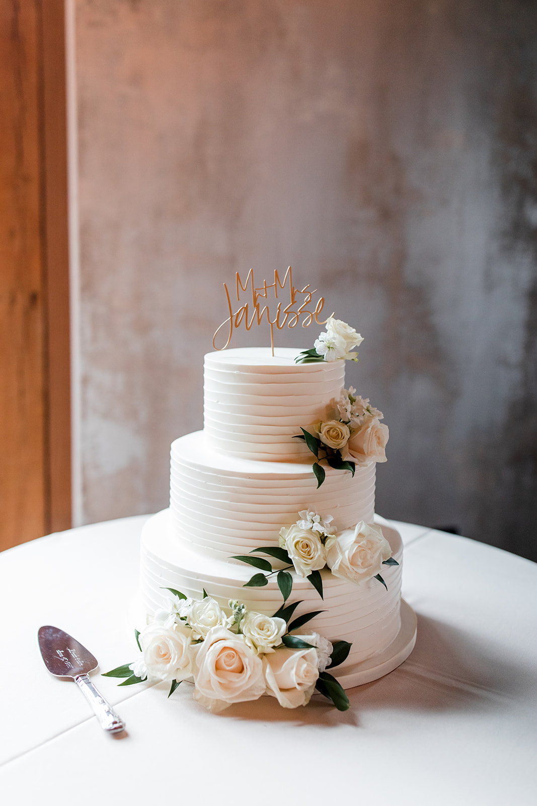 Cedarmont Farm Elegant Wedding Cake